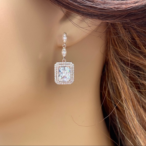 Rose gold tear drop princess emerald halo cut - Picture 2 of 12